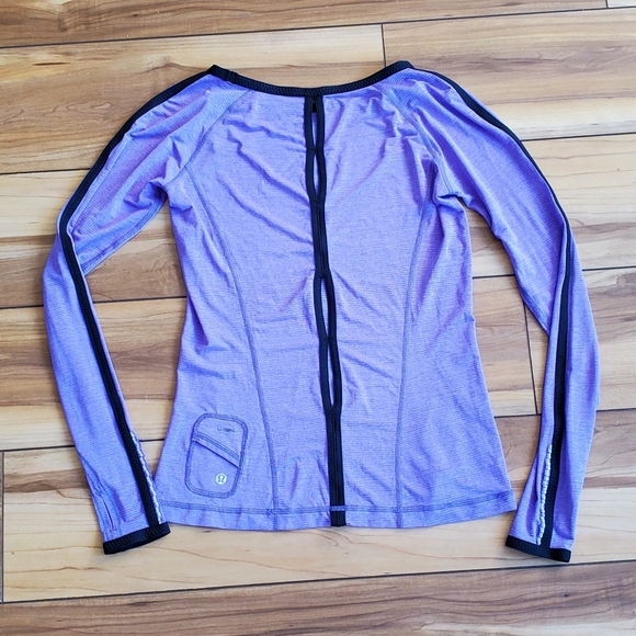 Like New! Rare Lululemon Run: Team Spirit Long Sleeve - Picture 11 of 13
